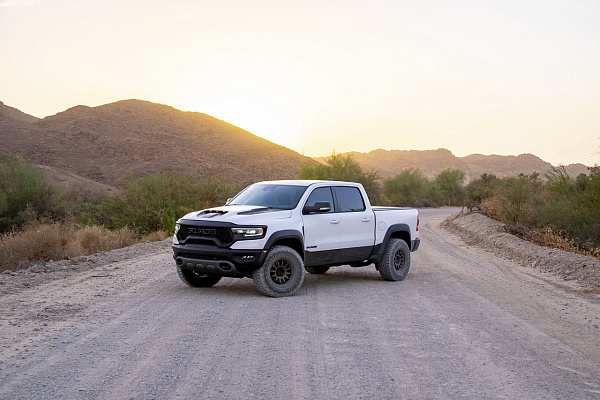 Фото дисков Black Rhino RAPID Сатиновая бронза на Ram 1500 V