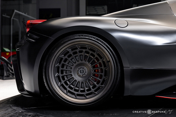 Фото дисков Brixton Forged TR10 AERO1 Сатиновый темный лак на Ferrari 458