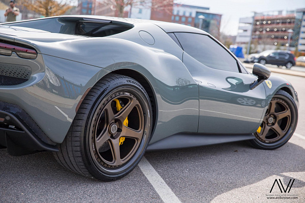 Фото дисков Brixton Forged TR05 Сатиновая бронза на Ferrari 296