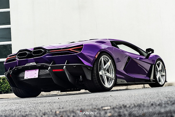 Lamborghini Revuelto
