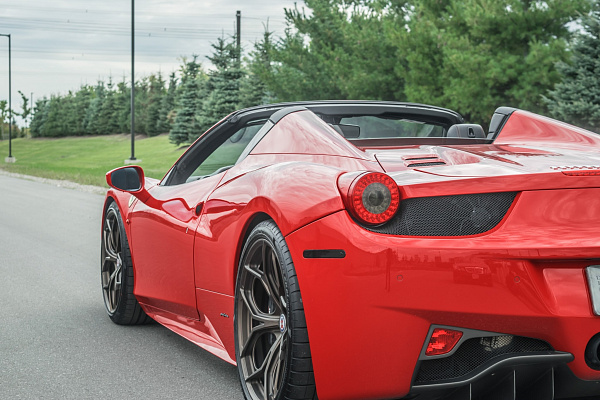Фото дисков HRE P111SC Сатиновая бронза на Ferrari 458