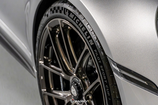 Фото дисков 1886 Wheels XR001 Глянцевый темный лак на Porsche 911 VIII
