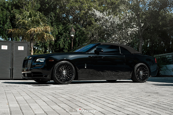 Фото дисков Anrky RF-140 Черный глянец на Rolls-Royce Wraith