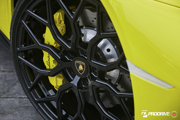 Фото дисков Vossen S17-01 Черный глянец на Lamborghini Huracan