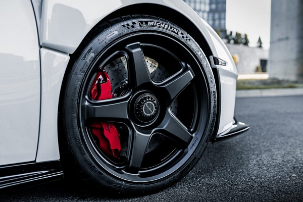 Фото дисков Brixton Forged TR05 Черный сатин на Lamborghini Huracan