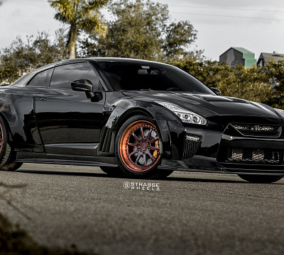 Фото дисков Strasse Wheels R10 Competition на Nissan GT-R