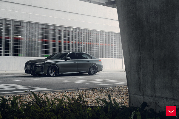 Фото дисков Vossen HF-7 Черный глянец на BMW 7 (G70)