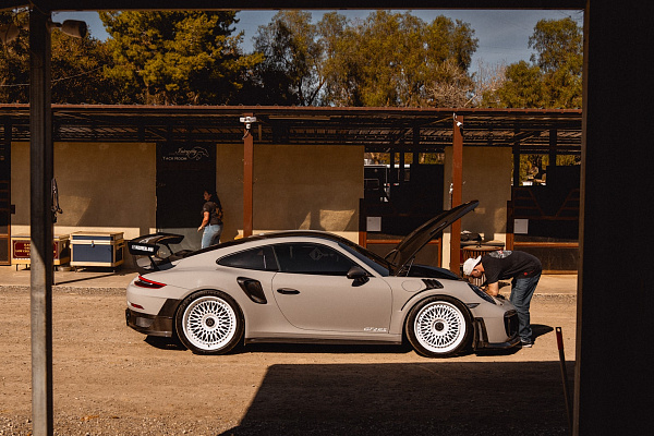 Фото дисков Brixton Forged TR20 Белый глянец на Porsche 911 VII