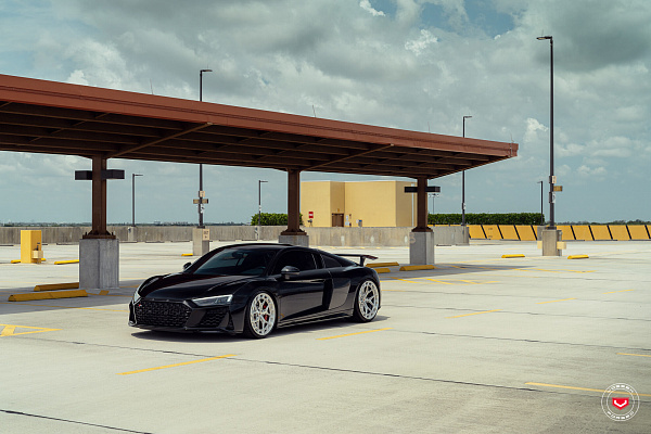 Фото дисков Vossen LC3-01T Глянцевый лак на Audi R8 (4S)