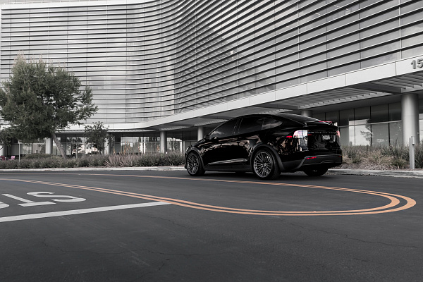 Фото дисков Brixton Forged PF20 R Сатиновый графит на Tesla Model X