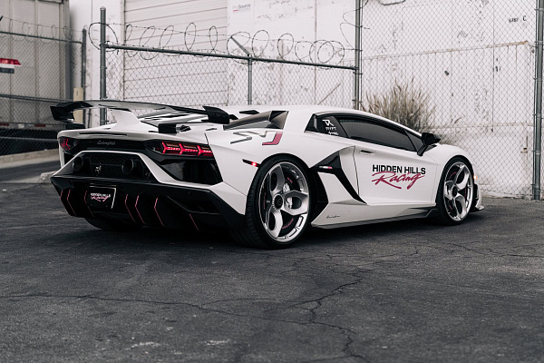 Фото дисков Brixton Forged NC01-R Серебро на Lamborghini Aventador