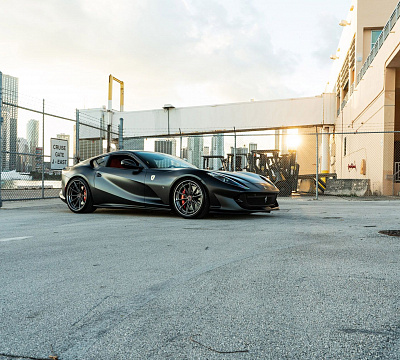 Фото дисков 1886 Wheels G010 на Ferrari 812