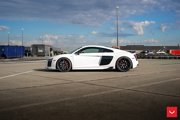 Фото дисков Vossen HF-2 Черный глянец на Audi R8 (4S)