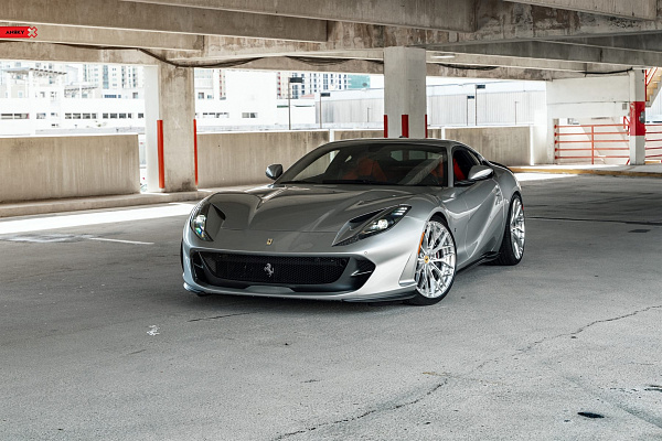Фото дисков Anrky AN20 Глянцевый лак на Ferrari 812