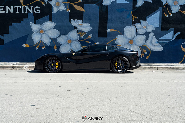 Фото дисков Anrky AN12 Черный глянец на Ferrari F12