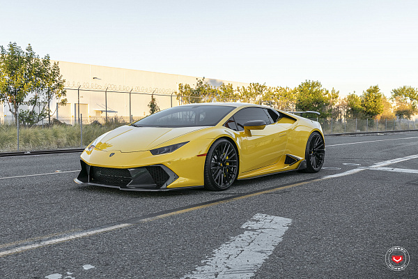 Фото дисков Vossen EVO-6T Черный глянец на Lamborghini Huracan