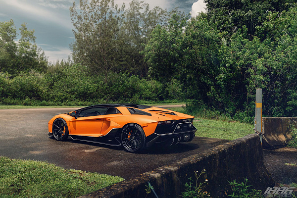Фото дисков 1886 Wheels G010 Черный сатин на Lamborghini Aventador