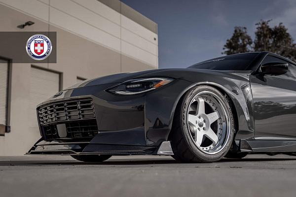 Фото дисков HRE C105 Белый глянец на Nissan Z