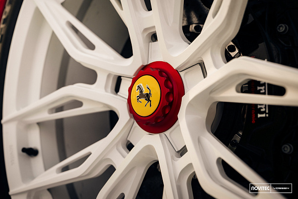 Фото дисков NOVITEC NF11 Белый глянец на Ferrari 296