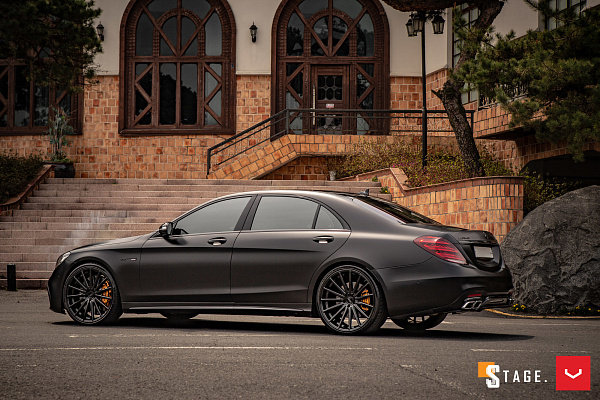 Фото дисков Vossen VFS-2 Черный глянец на Mercedes-Benz C-Class (W205)