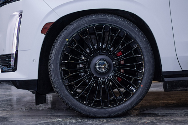Фото дисков Brixton Forged LX01 Черный глянец на Cadillac Escalade V
