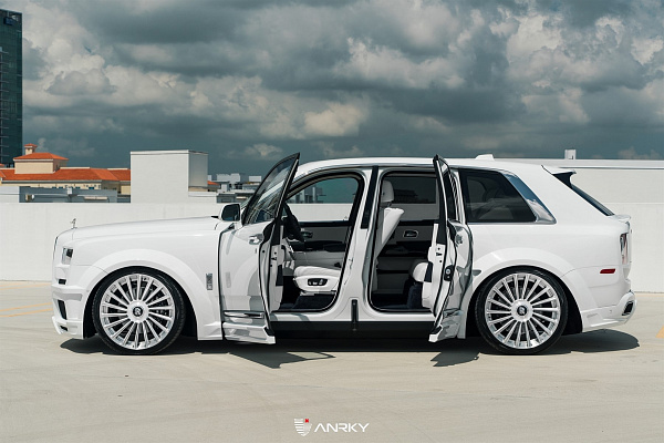Фото дисков Anrky RF-282 Глянцевый лак на Rolls-Royce Cullinan