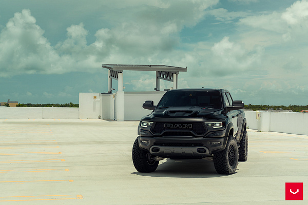 Фото дисков Vossen HF6-5 Черный глянец на Ram 1500 V