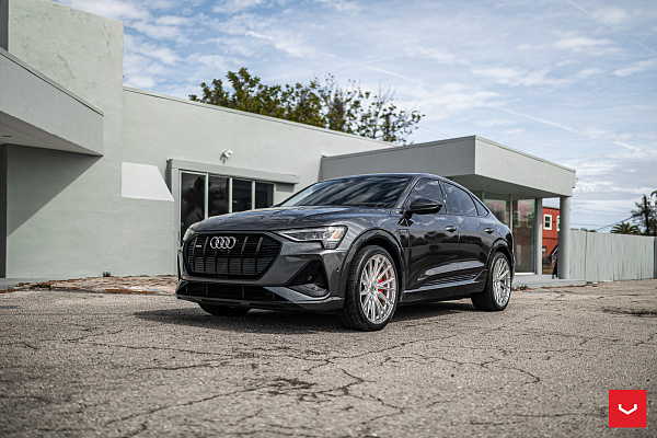 Фото дисков Vossen HF-4T Серебро на Audi E-tron