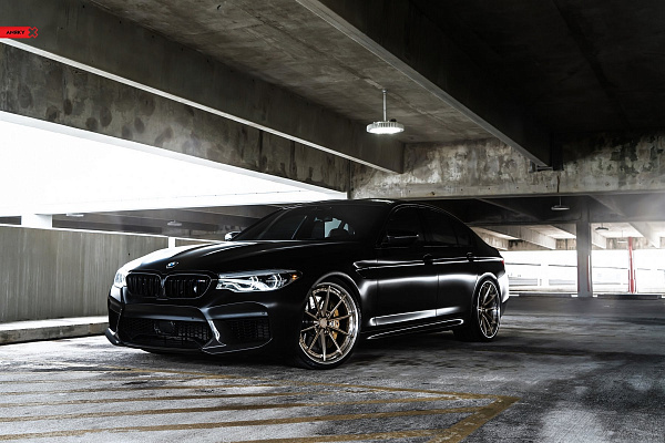 Фото дисков Anrky AN38 Глянцевое темное золото на BMW 5/M5 (G30/F90)