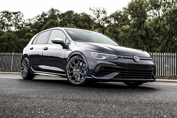 Фото дисков Bola FLX Глянцевый графит на Volkswagen Golf VIII