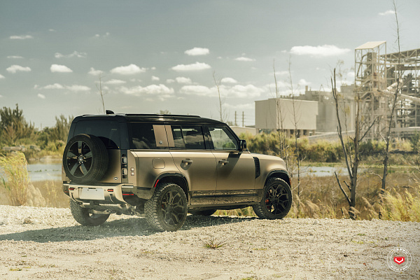 Фото дисков Vossen UV-4 Черный сатин на Land Rover Defender II