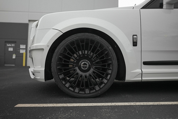 Фото дисков Brixton Forged LX01 Черный глянец на Rolls-Royce Cullinan