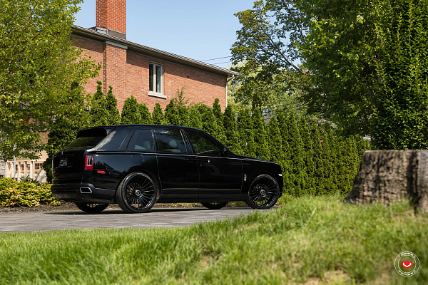 Фото дисков Vossen S17-13 Черный глянец на Rolls-Royce Cullinan