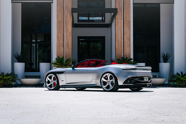 Фото дисков HRE 522M Полированный лак на Aston Martin DBS 3