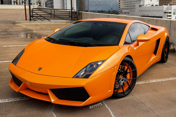 Фото дисков Strasse Wheels SM5R Deep Concave Monoblock Другой цвет на Lamborghini Gallardo