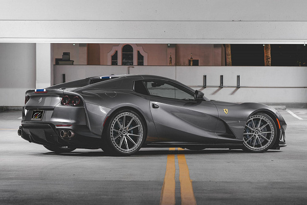 Фото дисков CEC C111 Глянцевый лак на Ferrari 812