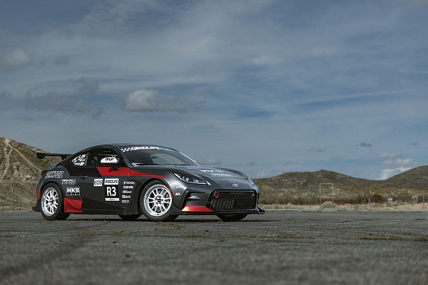Фото дисков Motegi Racing MF413 SS6 Белый глянец на Toyota GR86