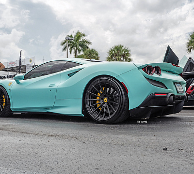 Фото дисков Strasse Wheels SV15 Deep Concave Duoblock на Ferrari F8