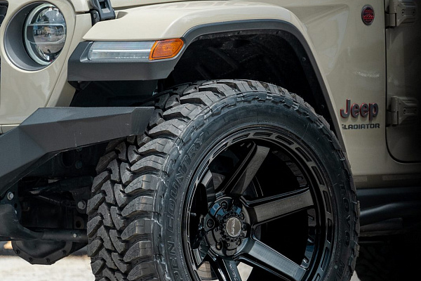 Фото дисков 4PLAY 4P63 Черный глянец на Jeep Gladiator II (JT)