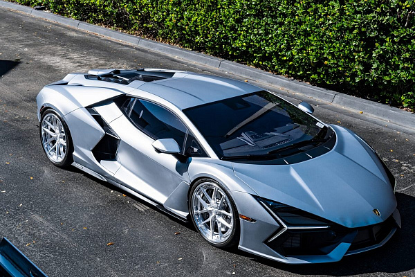 Фото дисков Anrky XR-301 Глянцевый лак на Lamborghini Revuelto