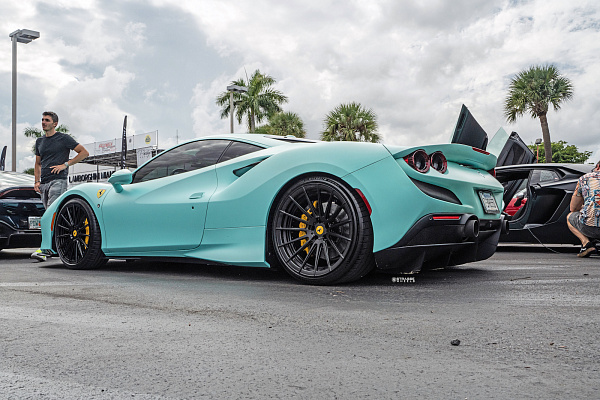 Фото дисков Strasse Wheels SV15 Deep Concave Duoblock Черный матовый на Ferrari F8