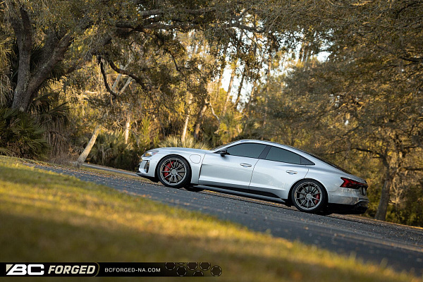 Фото дисков BC Forged RZ10 Матовый графит на Audi E-tron GT