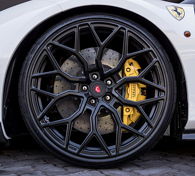 Фото дисков Vossen S17-01 на Ferrari 488