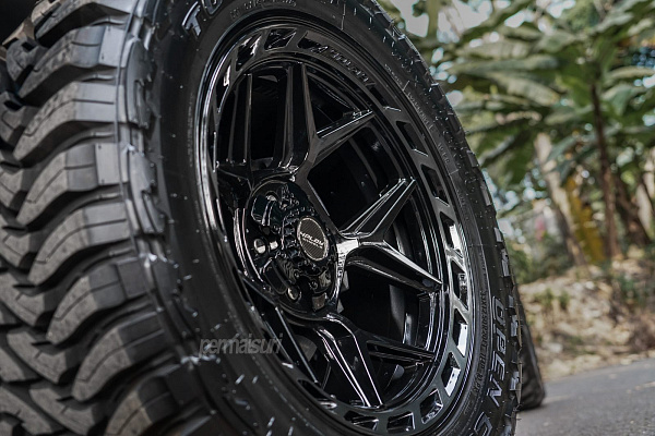 Фото дисков 4PLAY 4P55 Черный глянец на Jeep Wrangler IV (JL)