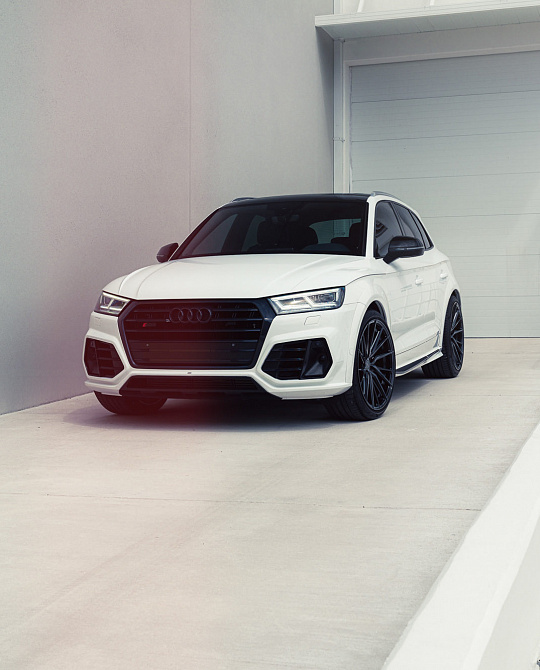 Фото дисков HF-4T Черный глянец на Audi Q5 (FY)