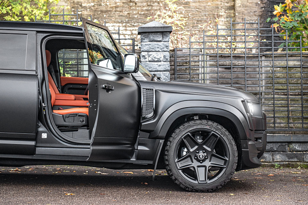 Фото дисков Kahn Mondial Retro RS Черный сатин на Land Rover Defender II