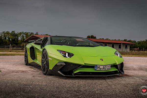Фото дисков Vossen M-X6 Черный глянец на Lamborghini Aventador
