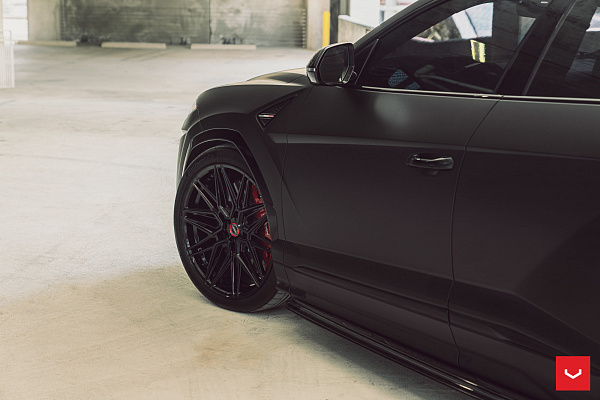 Фото дисков Vossen HF-7 Черный глянец на Lamborghini Urus