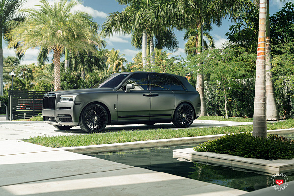 Фото дисков Vossen S17-15T Черный глянец на Rolls-Royce Cullinan