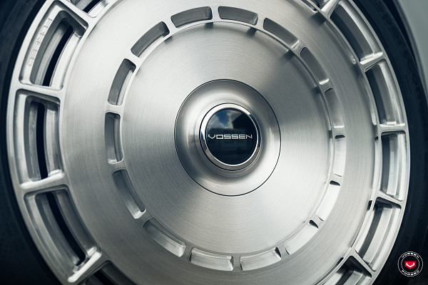 Фото дисков Vossen LC3-11 Глянцевый лак на Land Rover Range Rover V